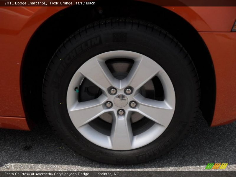 Toxic Orange Pearl / Black 2011 Dodge Charger SE