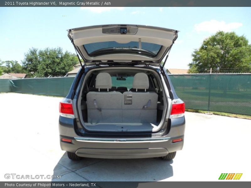 Magnetic Gray Metallic / Ash 2011 Toyota Highlander V6