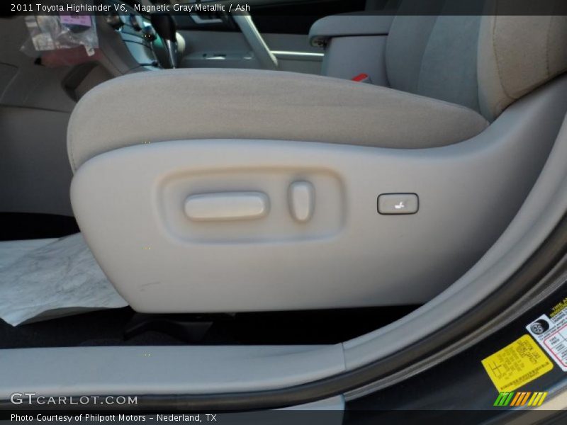 Magnetic Gray Metallic / Ash 2011 Toyota Highlander V6