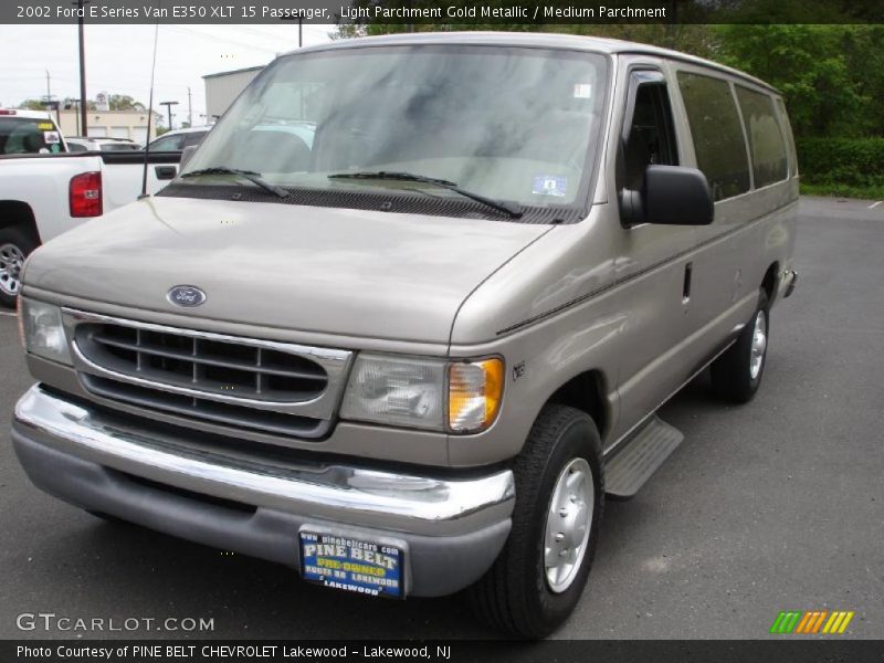 Light Parchment Gold Metallic / Medium Parchment 2002 Ford E Series Van E350 XLT 15 Passenger