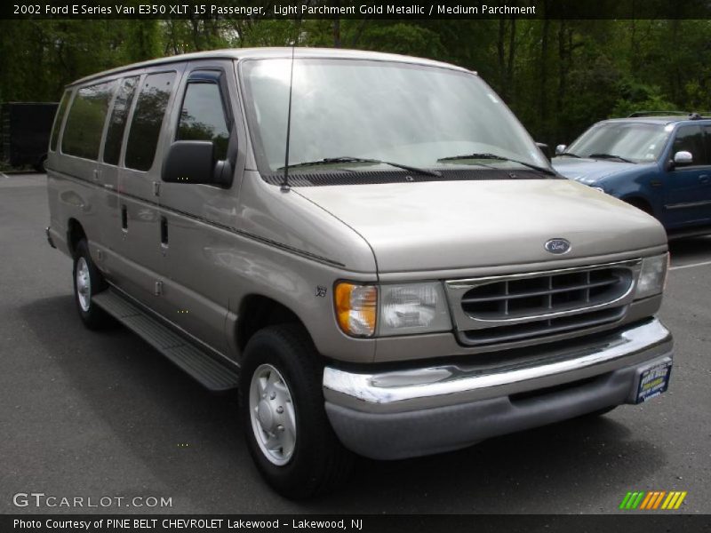 Light Parchment Gold Metallic / Medium Parchment 2002 Ford E Series Van E350 XLT 15 Passenger