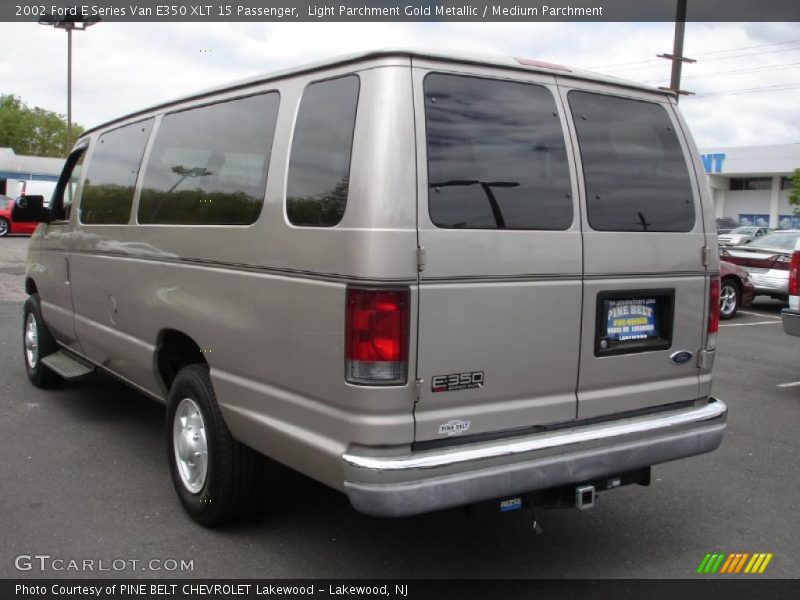 Light Parchment Gold Metallic / Medium Parchment 2002 Ford E Series Van E350 XLT 15 Passenger