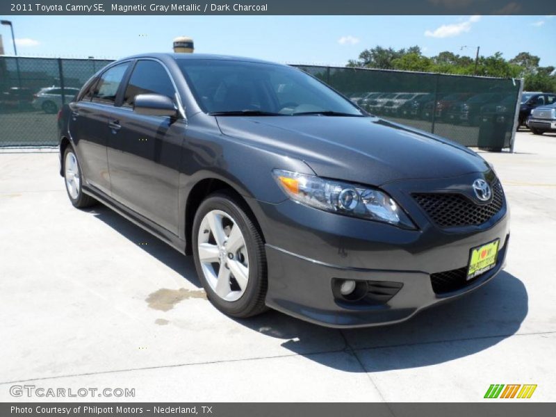 Magnetic Gray Metallic / Dark Charcoal 2011 Toyota Camry SE