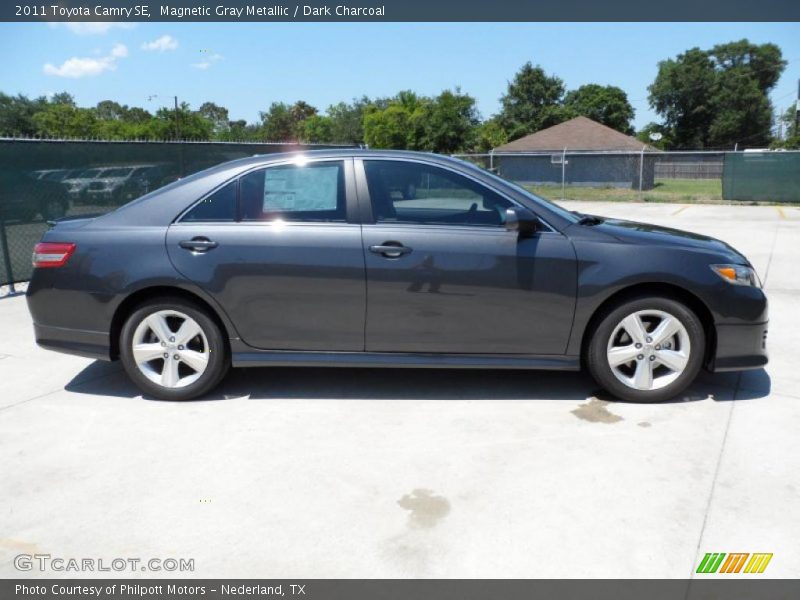 Magnetic Gray Metallic / Dark Charcoal 2011 Toyota Camry SE