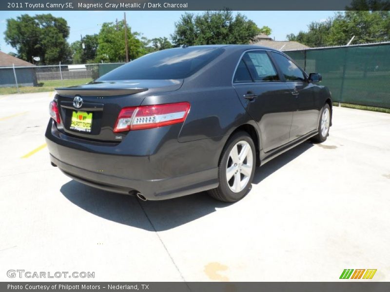 Magnetic Gray Metallic / Dark Charcoal 2011 Toyota Camry SE