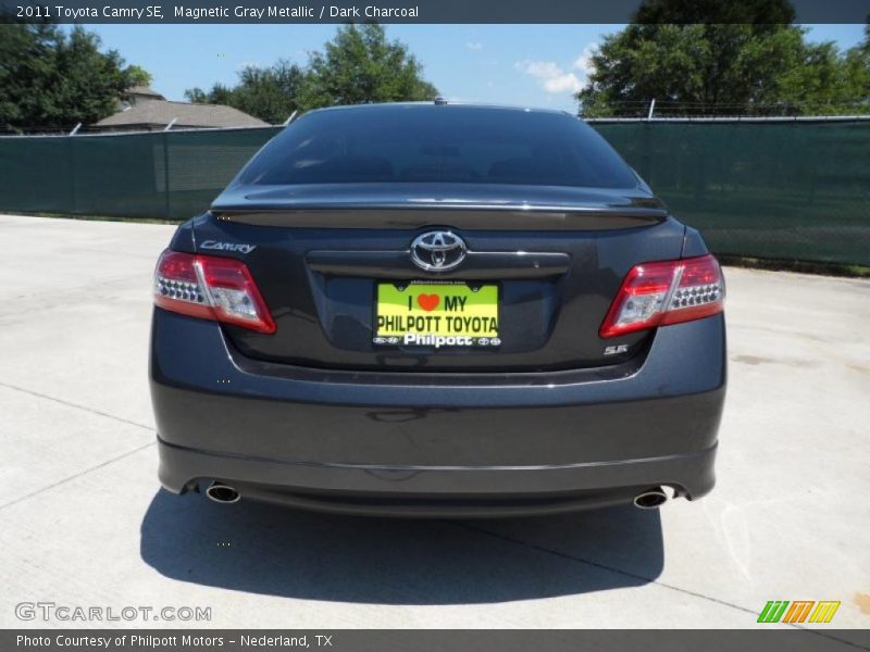 Magnetic Gray Metallic / Dark Charcoal 2011 Toyota Camry SE