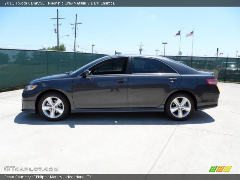 Magnetic Gray Metallic / Dark Charcoal 2011 Toyota Camry SE