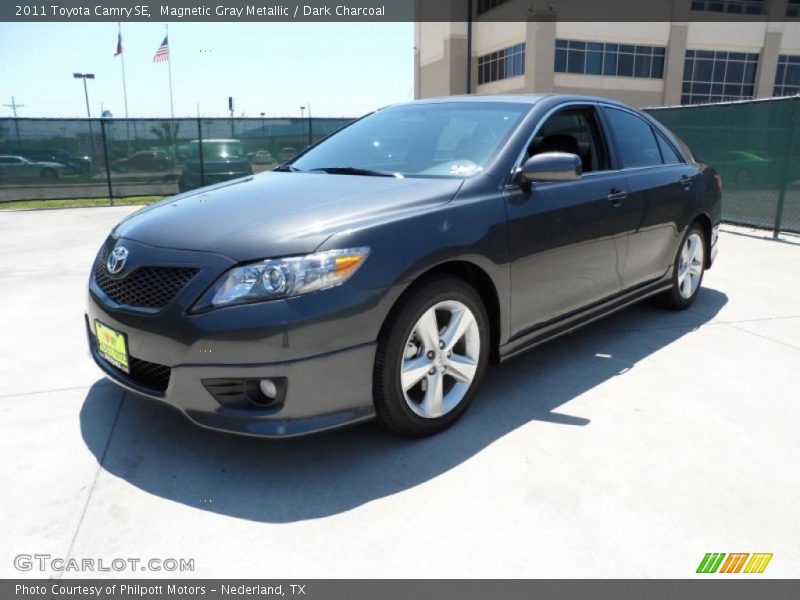 Magnetic Gray Metallic / Dark Charcoal 2011 Toyota Camry SE
