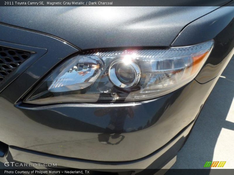 Magnetic Gray Metallic / Dark Charcoal 2011 Toyota Camry SE