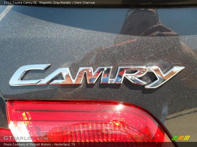 Magnetic Gray Metallic / Dark Charcoal 2011 Toyota Camry SE