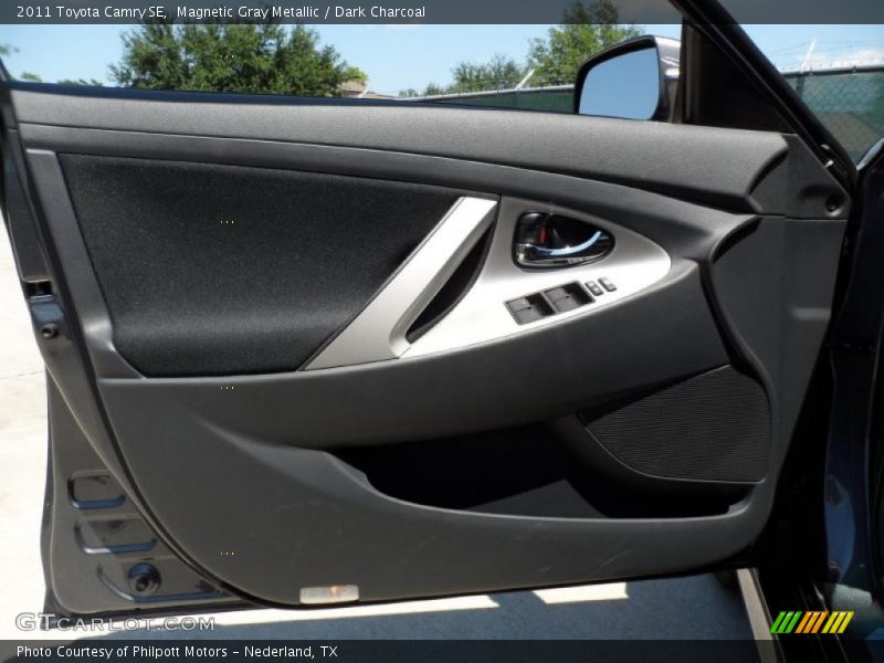 Magnetic Gray Metallic / Dark Charcoal 2011 Toyota Camry SE