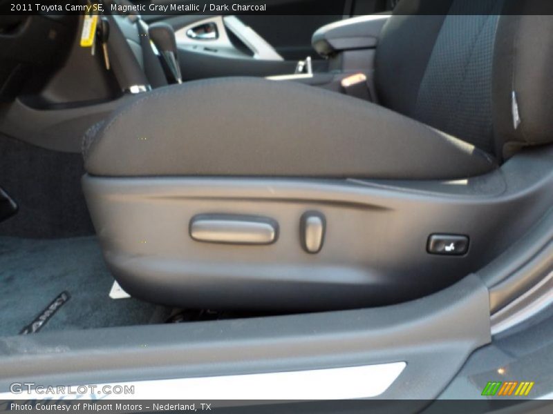 Magnetic Gray Metallic / Dark Charcoal 2011 Toyota Camry SE