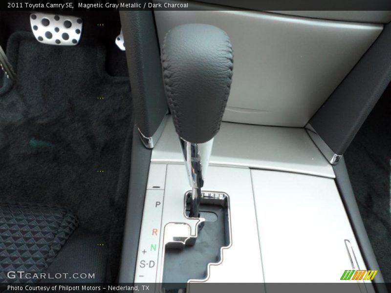 Magnetic Gray Metallic / Dark Charcoal 2011 Toyota Camry SE