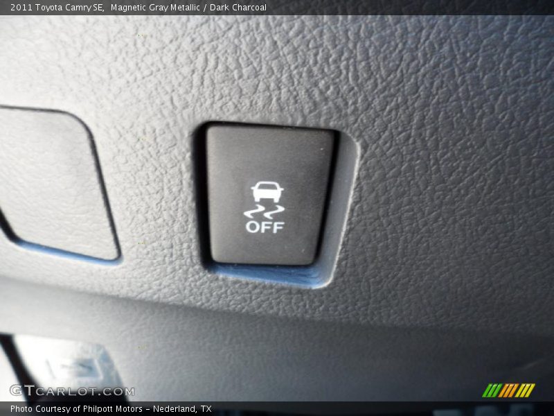 Magnetic Gray Metallic / Dark Charcoal 2011 Toyota Camry SE