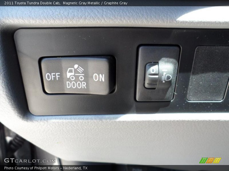 Magnetic Gray Metallic / Graphite Gray 2011 Toyota Tundra Double Cab