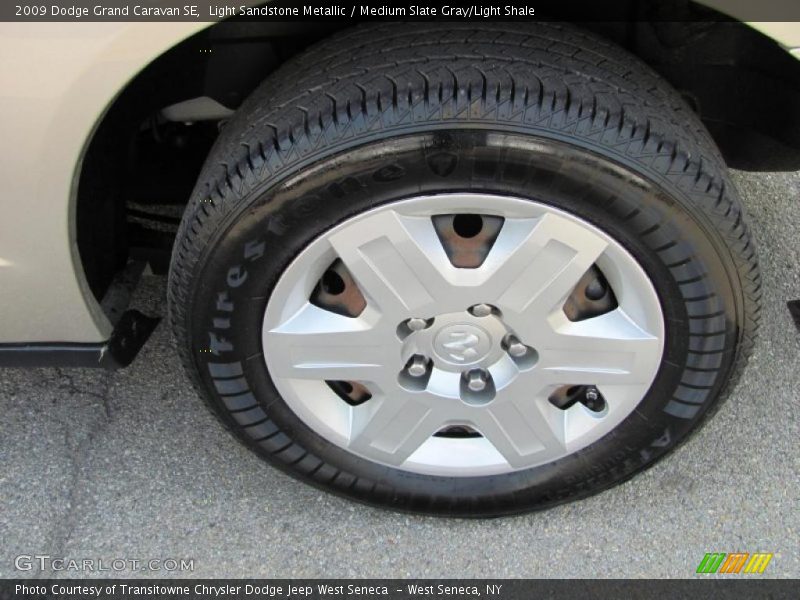 Light Sandstone Metallic / Medium Slate Gray/Light Shale 2009 Dodge Grand Caravan SE