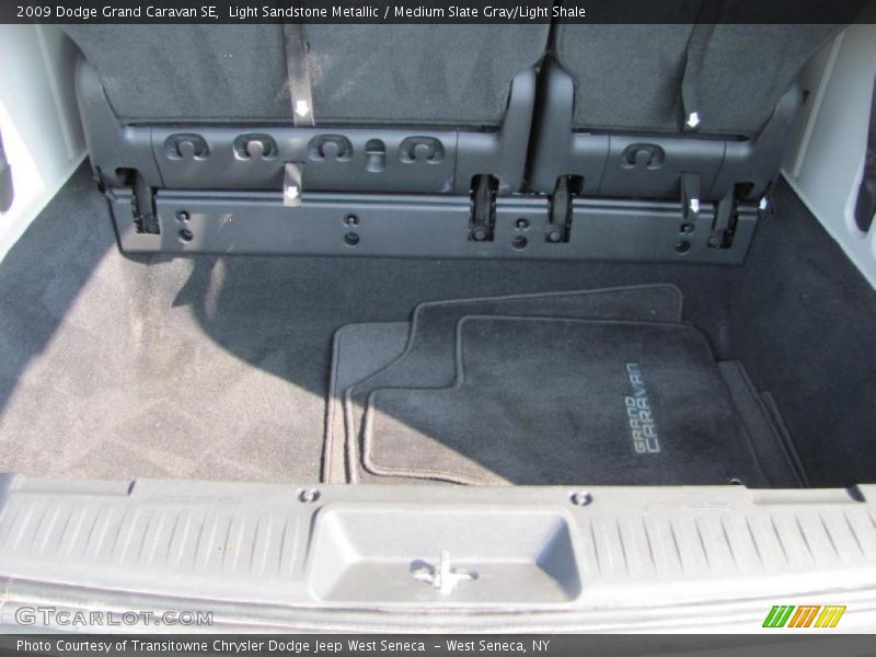 Light Sandstone Metallic / Medium Slate Gray/Light Shale 2009 Dodge Grand Caravan SE