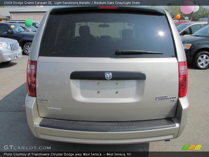Light Sandstone Metallic / Medium Slate Gray/Light Shale 2009 Dodge Grand Caravan SE