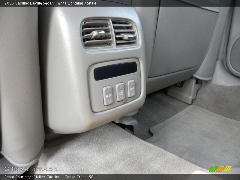 White Lightning / Shale 2005 Cadillac DeVille Sedan