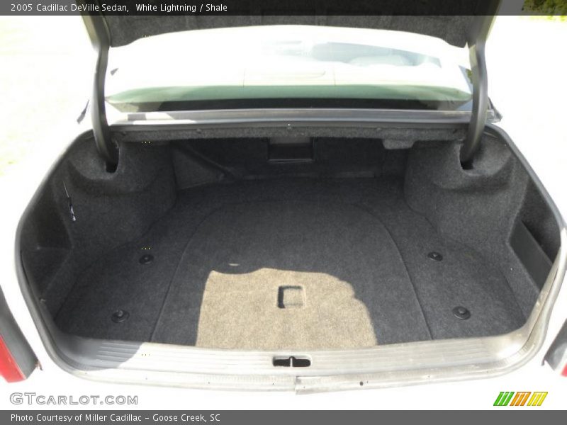 White Lightning / Shale 2005 Cadillac DeVille Sedan