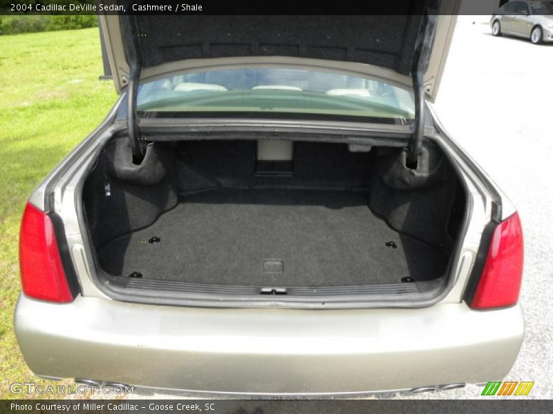 Cashmere / Shale 2004 Cadillac DeVille Sedan