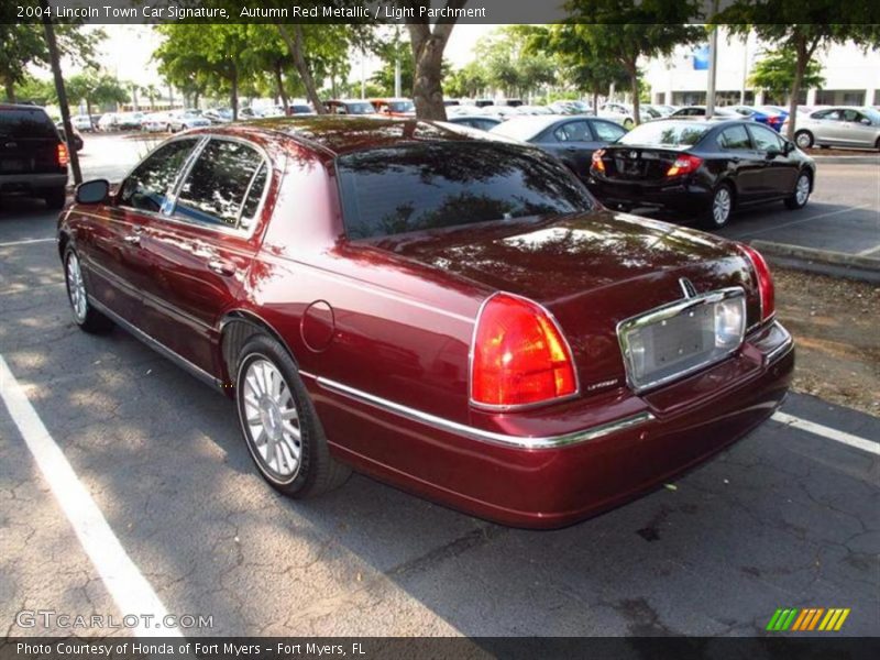  2004 Town Car Signature Autumn Red Metallic