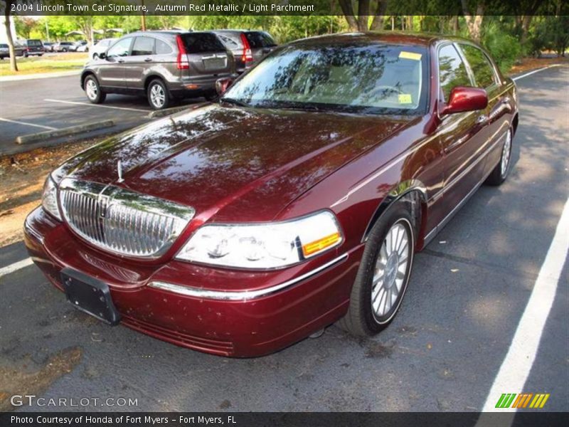 Autumn Red Metallic / Light Parchment 2004 Lincoln Town Car Signature