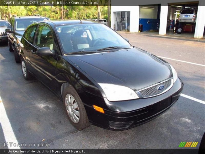 Pitch Black / Charcoal/Charcoal 2005 Ford Focus ZX3 S Coupe