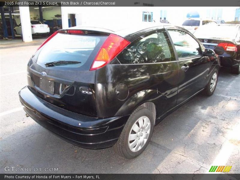 Pitch Black / Charcoal/Charcoal 2005 Ford Focus ZX3 S Coupe