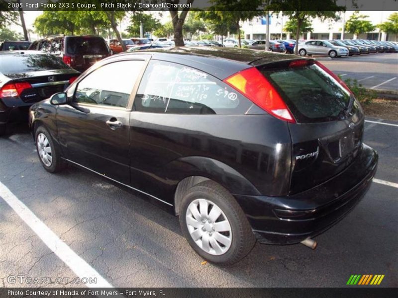 Pitch Black / Charcoal/Charcoal 2005 Ford Focus ZX3 S Coupe