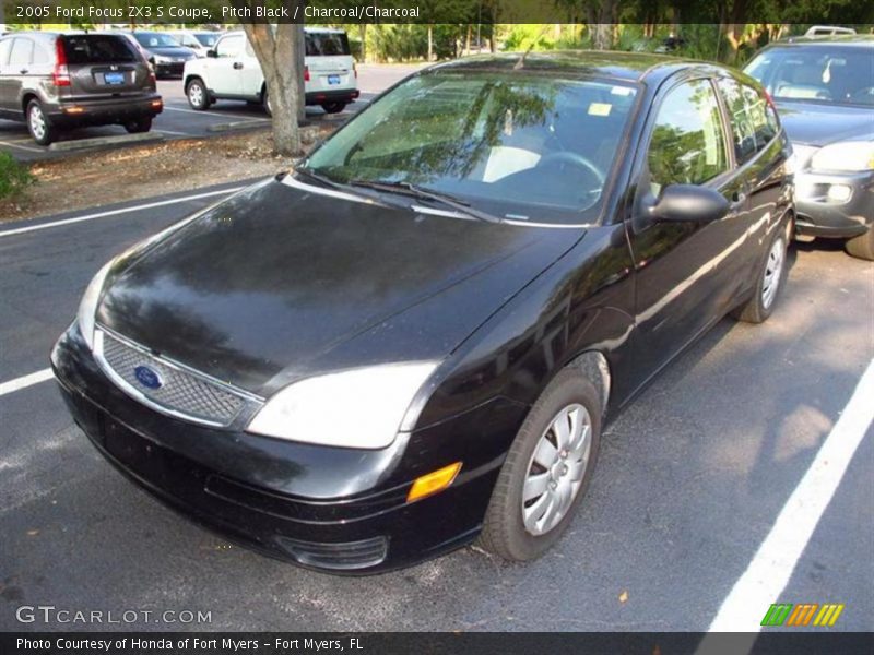 Pitch Black / Charcoal/Charcoal 2005 Ford Focus ZX3 S Coupe