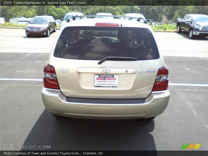 Sonora Gold Pearl / Ivory 2005 Toyota Highlander I4