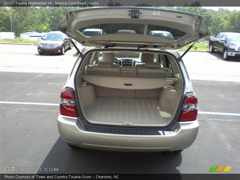 Sonora Gold Pearl / Ivory 2005 Toyota Highlander I4