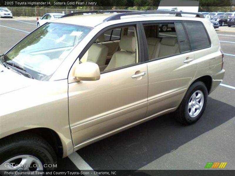 Sonora Gold Pearl / Ivory 2005 Toyota Highlander I4
