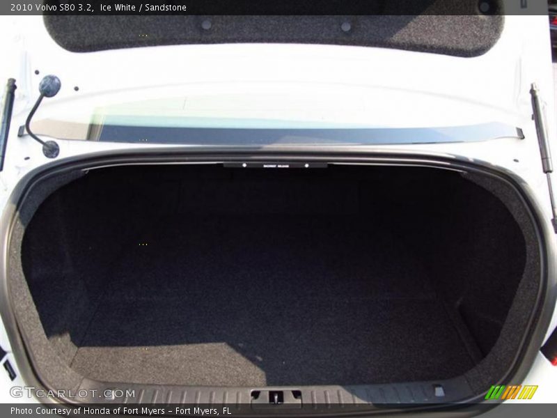 Ice White / Sandstone 2010 Volvo S80 3.2