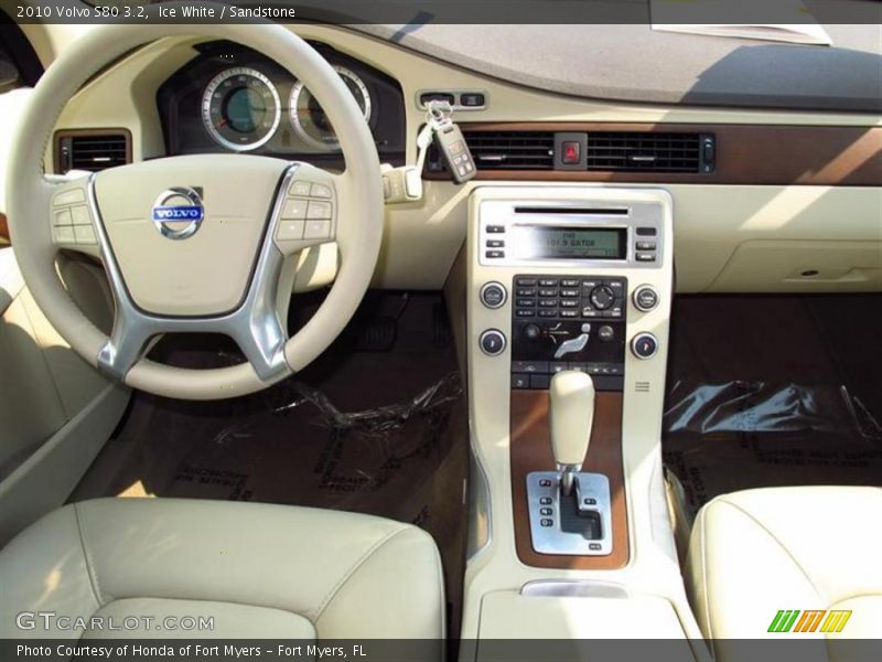 Ice White / Sandstone 2010 Volvo S80 3.2