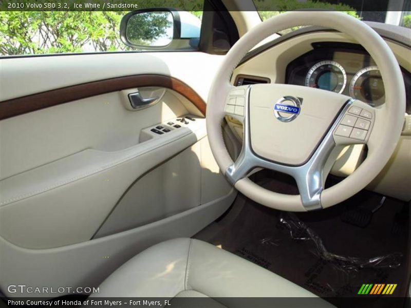 Ice White / Sandstone 2010 Volvo S80 3.2