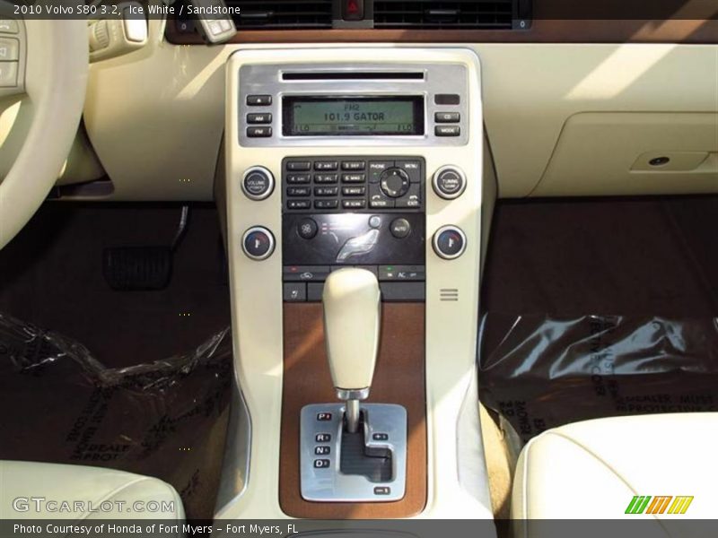 Ice White / Sandstone 2010 Volvo S80 3.2