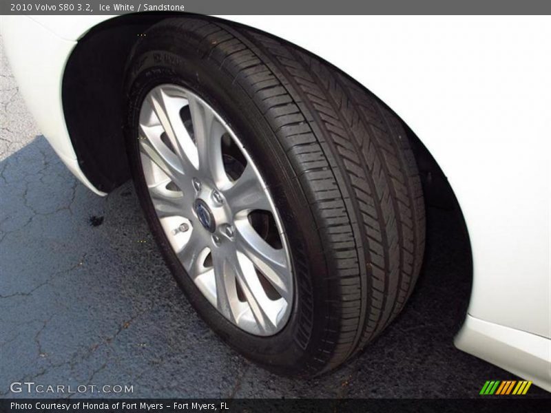 Ice White / Sandstone 2010 Volvo S80 3.2