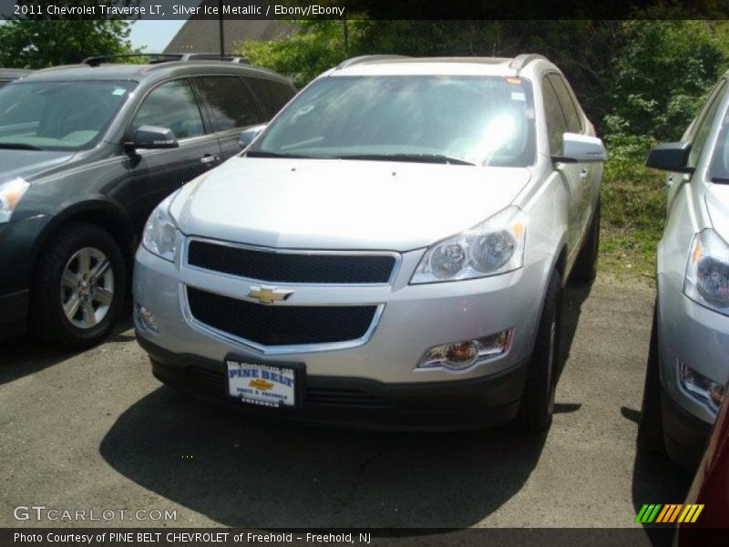 Silver Ice Metallic / Ebony/Ebony 2011 Chevrolet Traverse LT