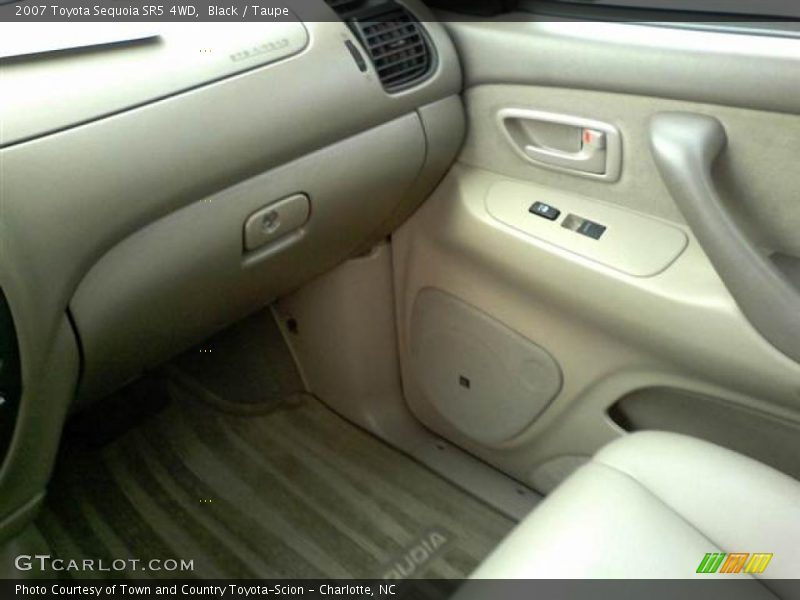 Black / Taupe 2007 Toyota Sequoia SR5 4WD