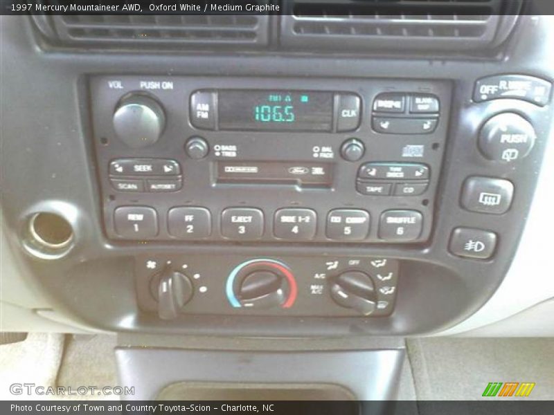 Oxford White / Medium Graphite 1997 Mercury Mountaineer AWD