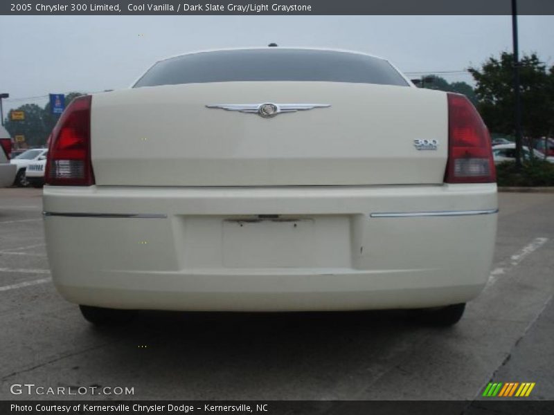 Cool Vanilla / Dark Slate Gray/Light Graystone 2005 Chrysler 300 Limited