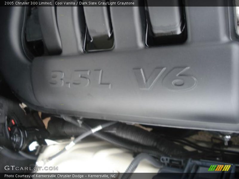 Cool Vanilla / Dark Slate Gray/Light Graystone 2005 Chrysler 300 Limited