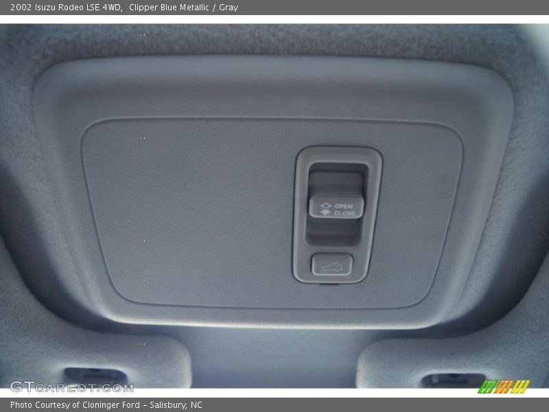 Clipper Blue Metallic / Gray 2002 Isuzu Rodeo LSE 4WD