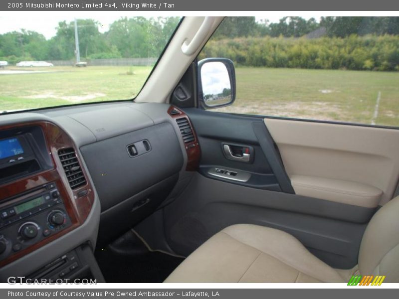 Viking White / Tan 2005 Mitsubishi Montero Limited 4x4