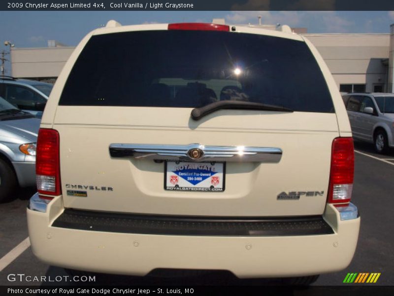 Cool Vanilla / Light Graystone 2009 Chrysler Aspen Limited 4x4