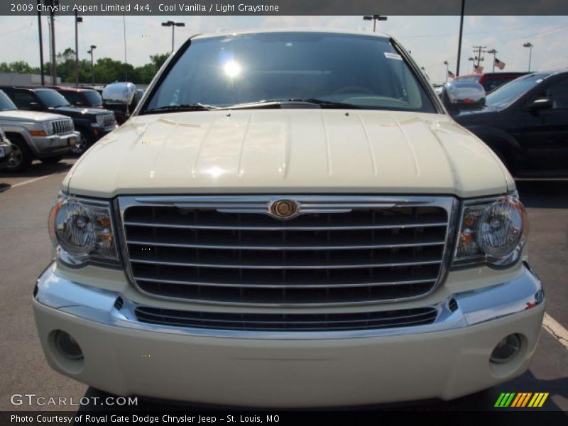 Cool Vanilla / Light Graystone 2009 Chrysler Aspen Limited 4x4