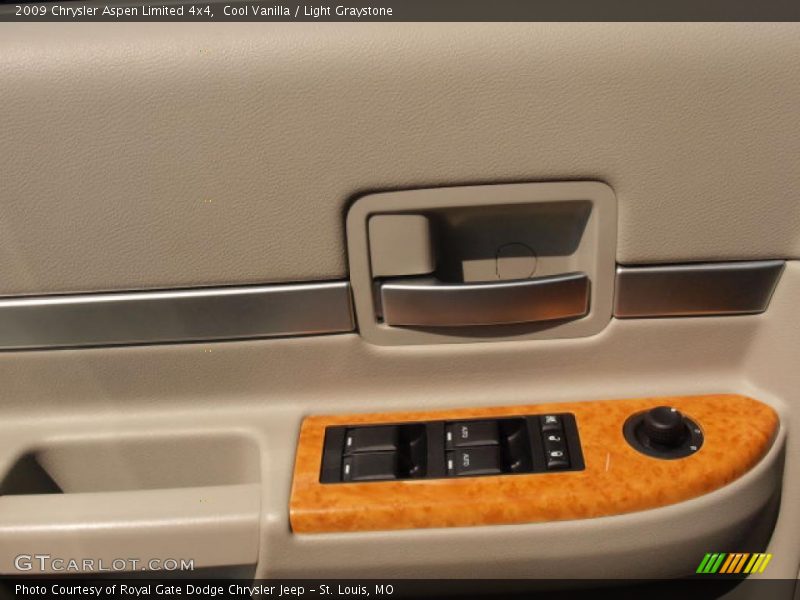 Cool Vanilla / Light Graystone 2009 Chrysler Aspen Limited 4x4
