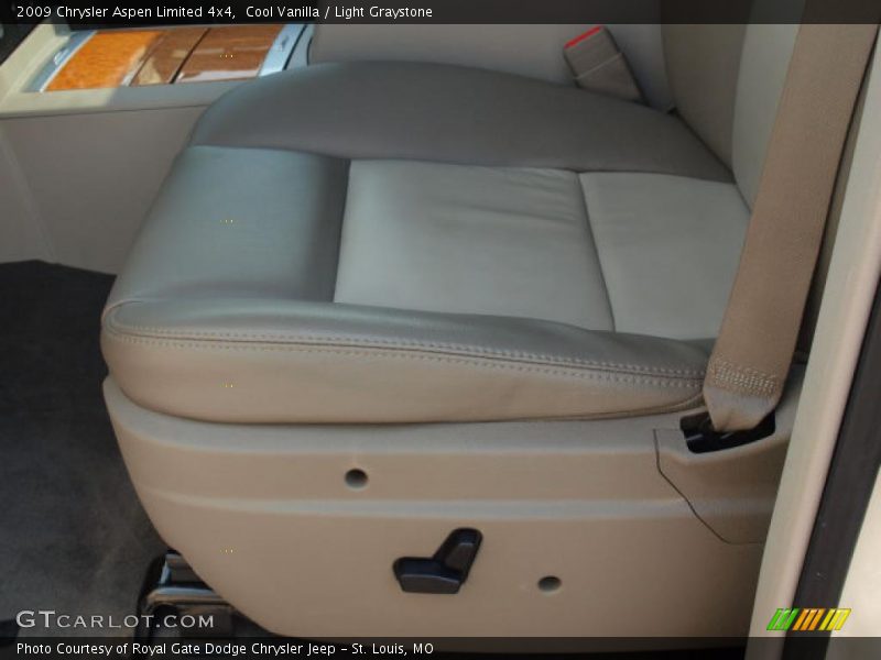 Cool Vanilla / Light Graystone 2009 Chrysler Aspen Limited 4x4